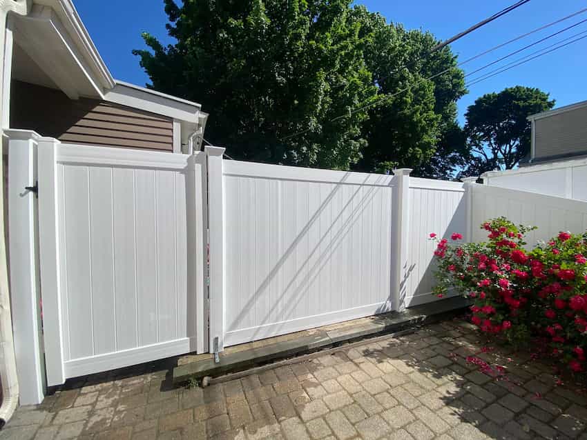 How to Choose the Right Fence Material for Your Home
