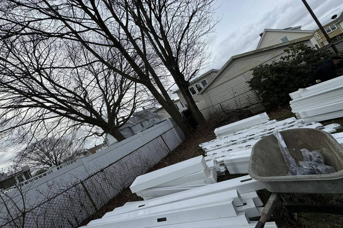 Custom residential and commercial fence services in Topsfield MAs